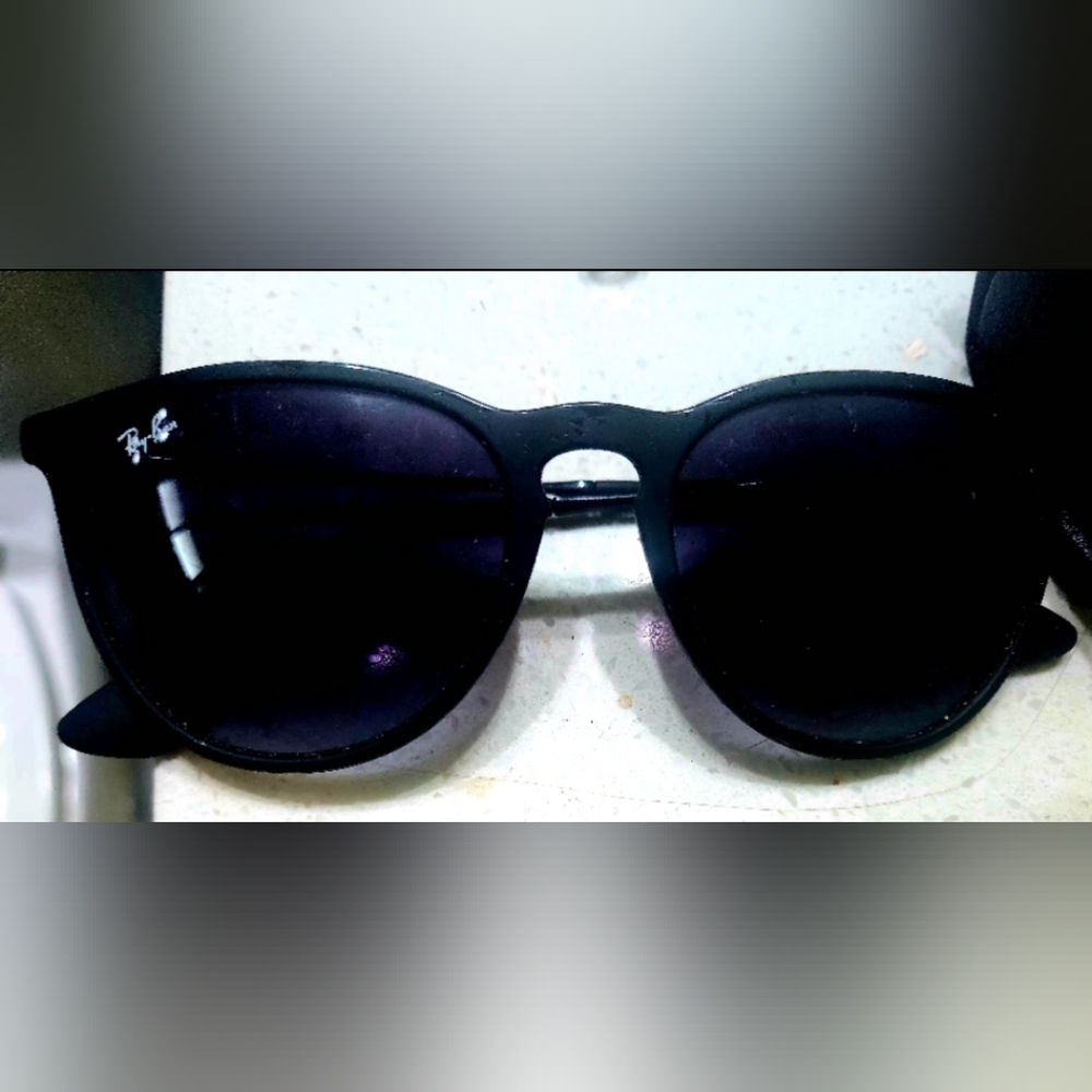 Ray-Ban Black Round Sunglasses